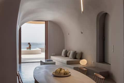 Villa Cave, heated plunge pool, caldera view