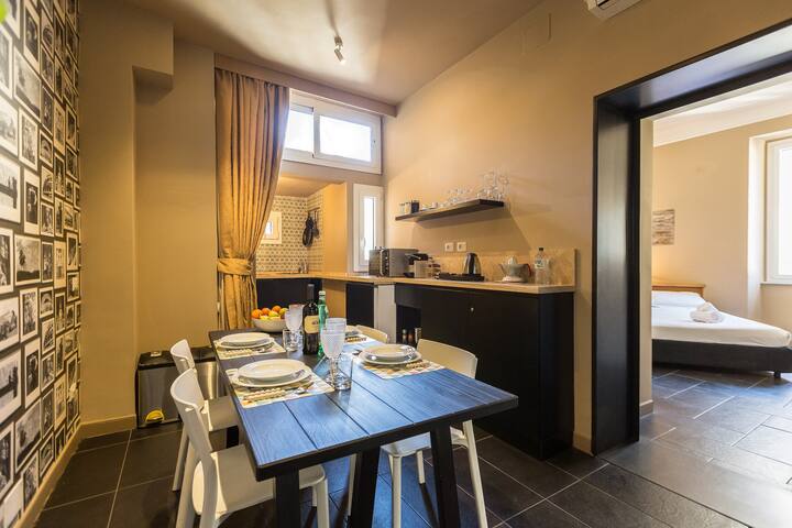 Luxury apartment for 6 persons close Spanish Steps gallery image 3