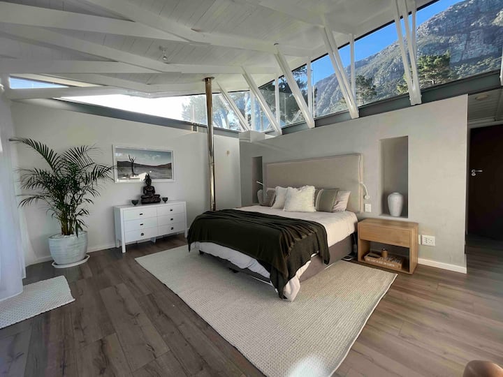 Cama tamaño king en el dormitorio principal 