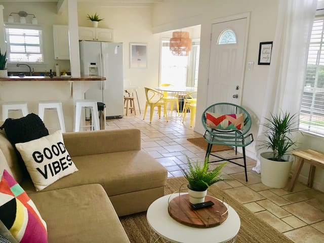 Beach Bungalow, Good Vibes, Unit #A