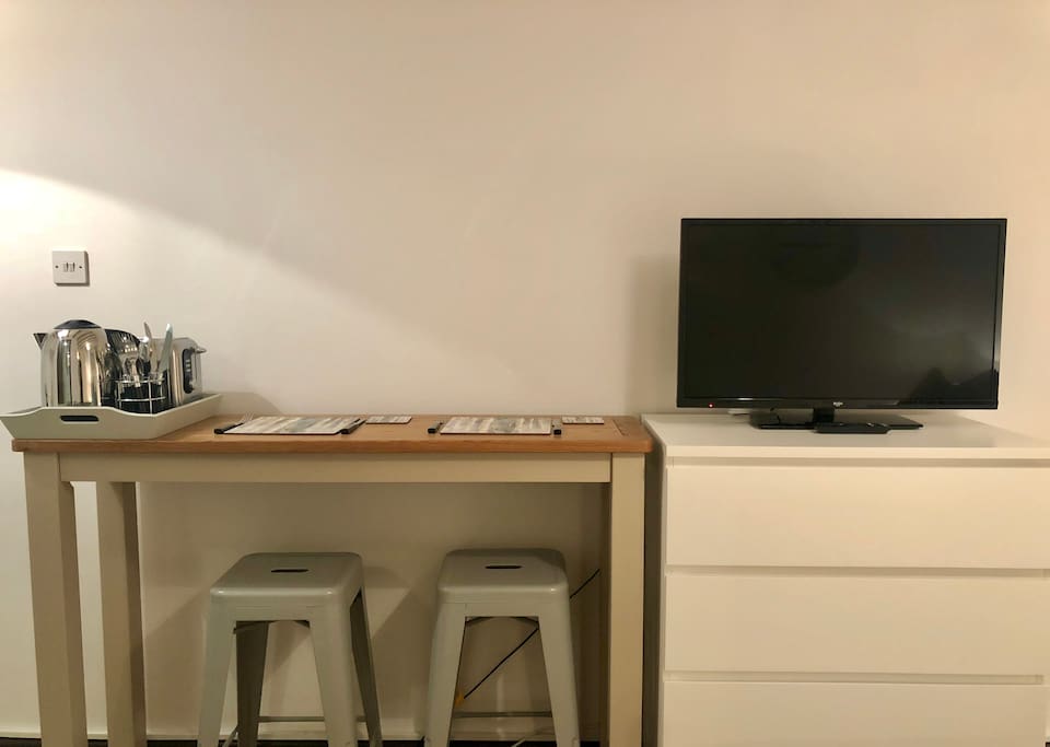 Dining/Desk space
