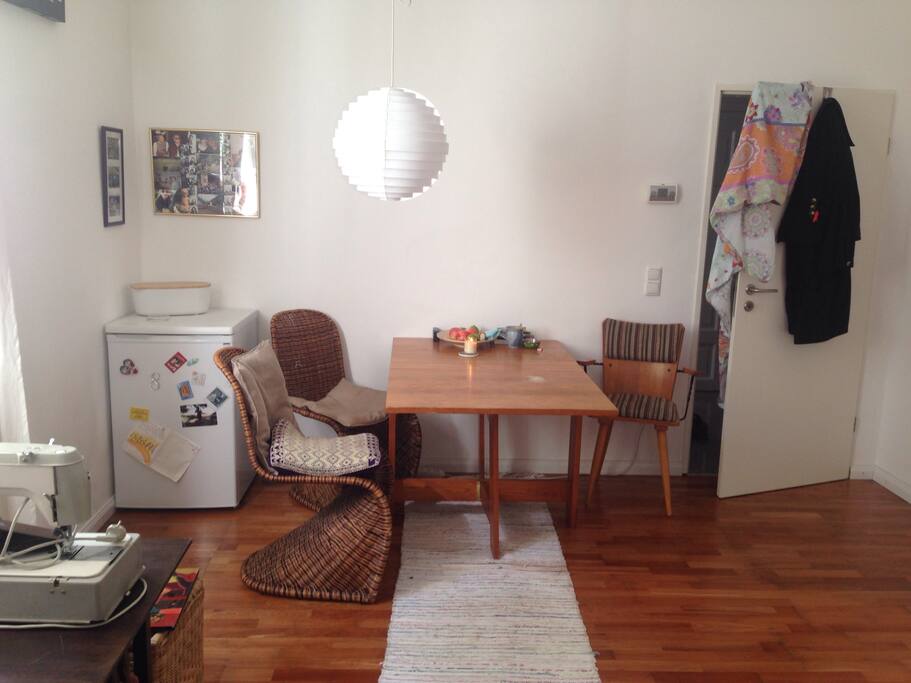 Wohnzimmer mit Esstisch