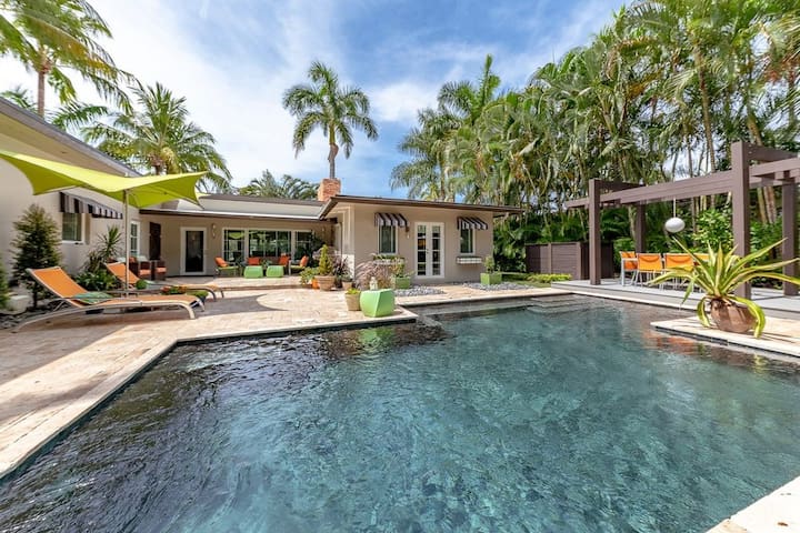 The Sunrise: Luxe Midcentury Modern Tropical Oasis