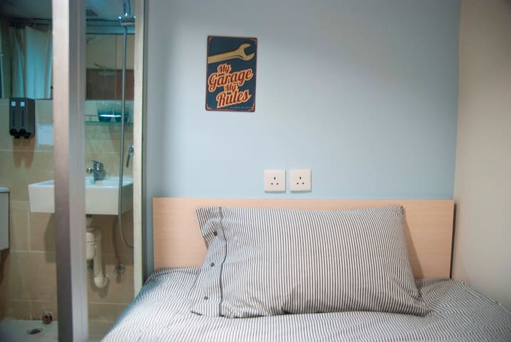 New & Comfy Private Room for Single Traveler @TST