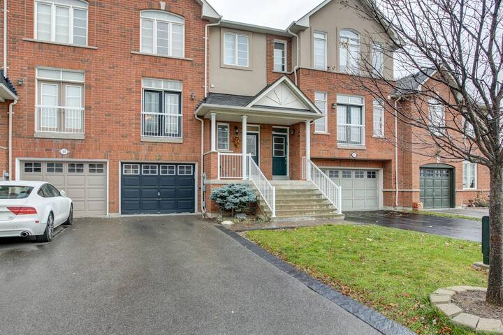 Cozy, Very Clean & Private Bachelor Suite Unit