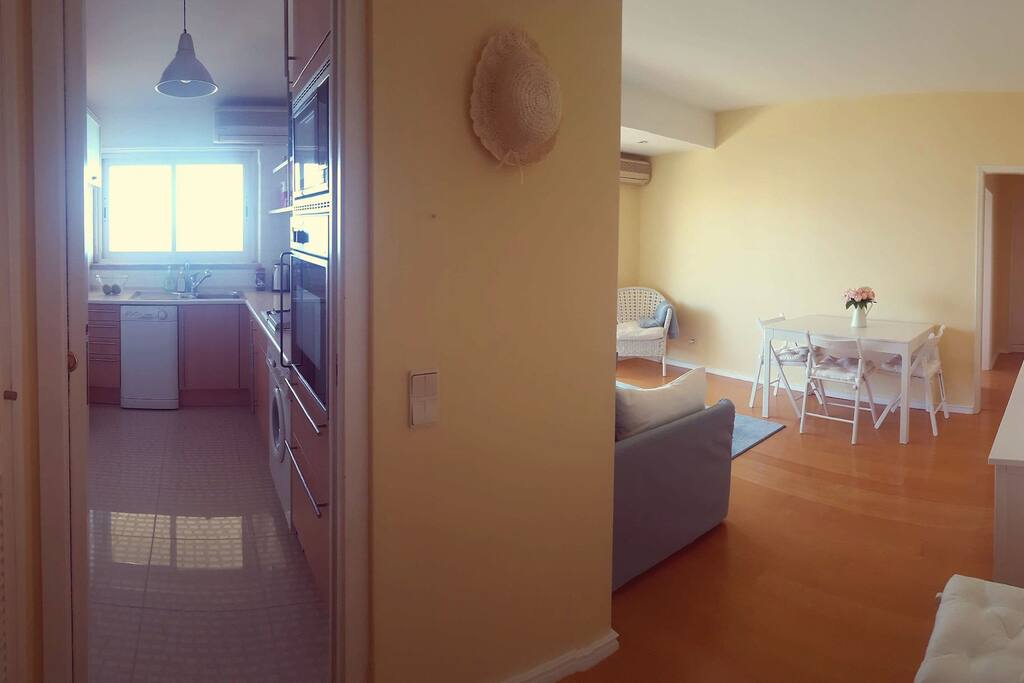 Entrance view w/ kitchen and lounge room