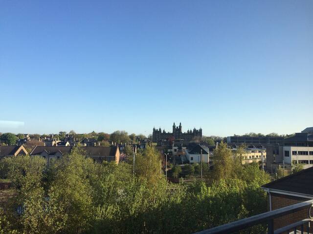 5 bedroom 3 bathroom, Central Penthouse, Parking gallery image 2