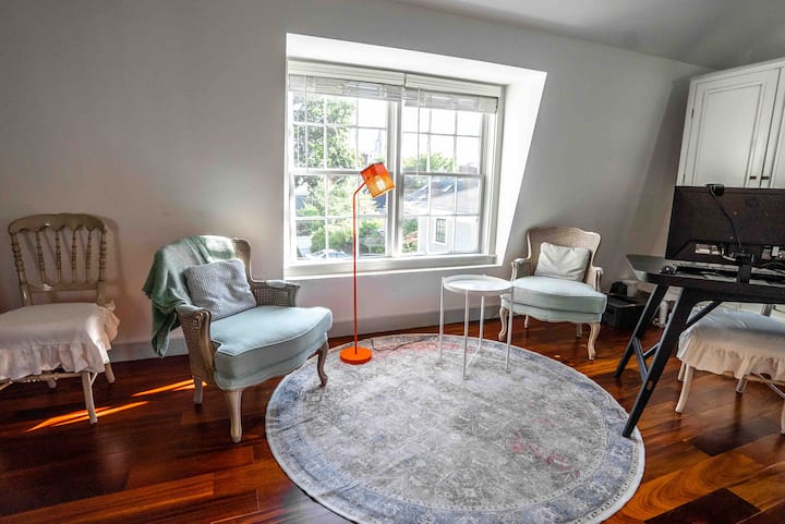College Hill Loft: Walk To Brown/risd + Parking! - Providence
