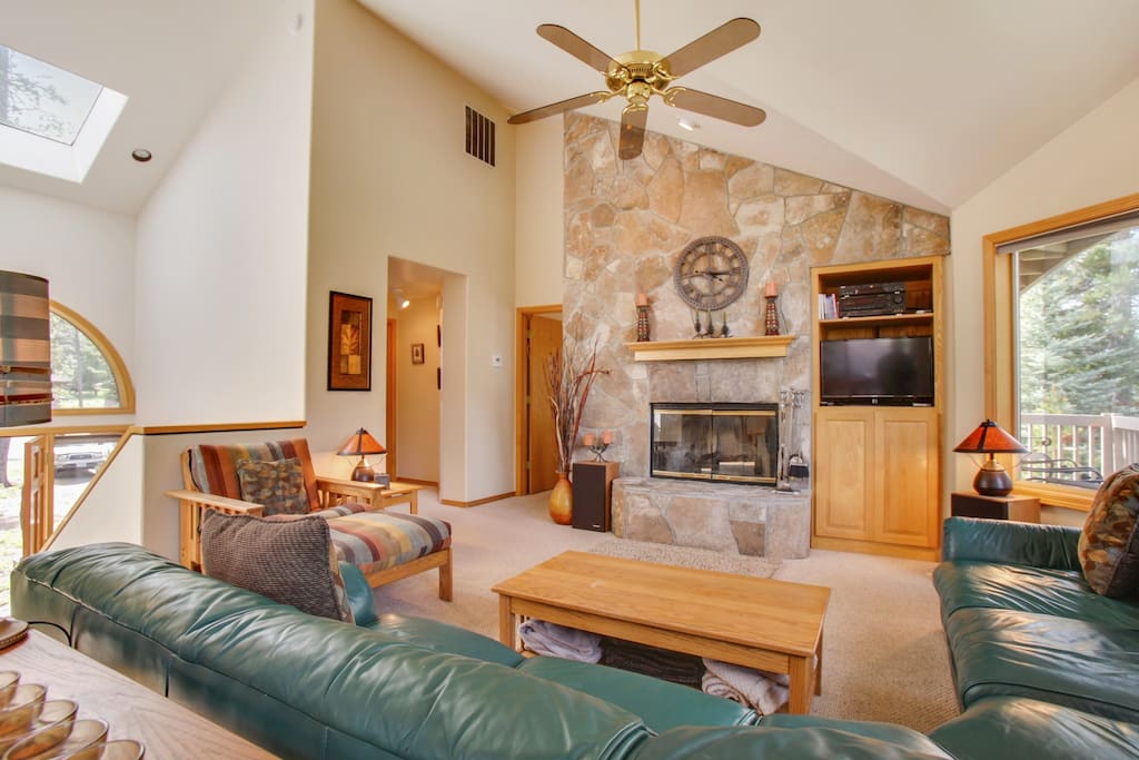 Fireplace,Hearth,Bedroom,Indoors,Room
