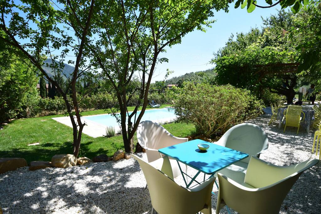 piscina zona self bar