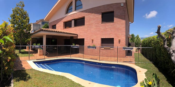 Casa Amplia Y Acogedora En La Garriga - Granollers