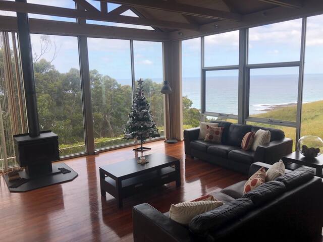 Ocean-side retreat with bush & farm views gallery image 3