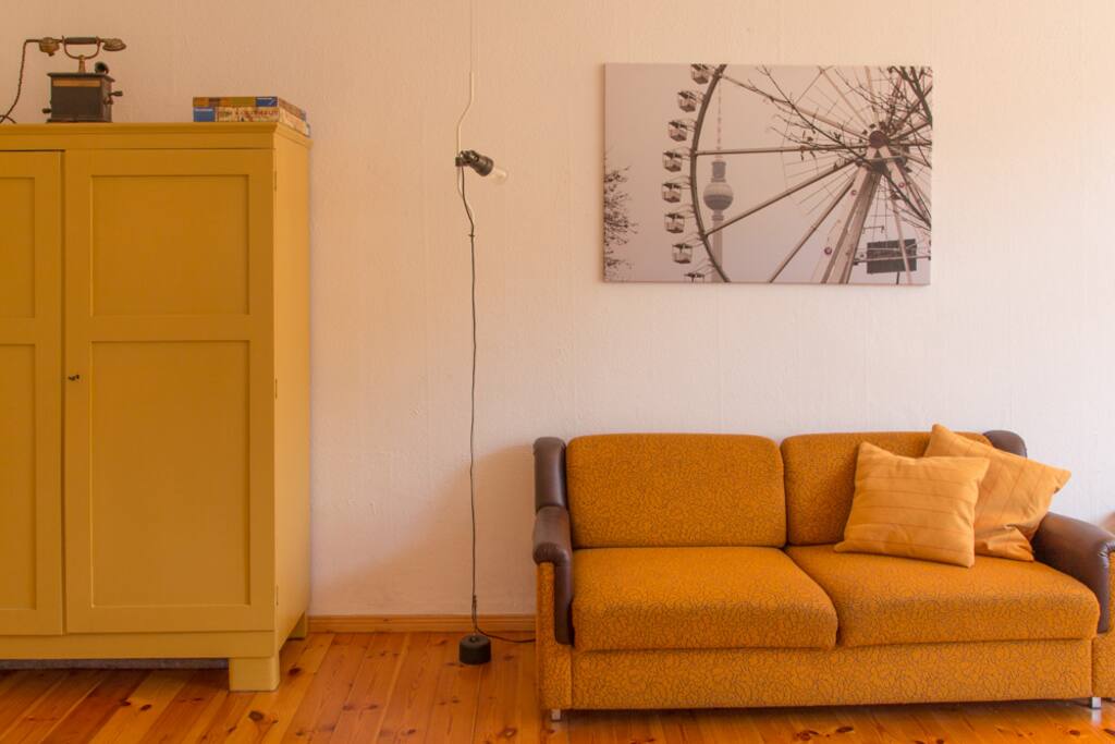 Grand living room with sofabed sleeps two