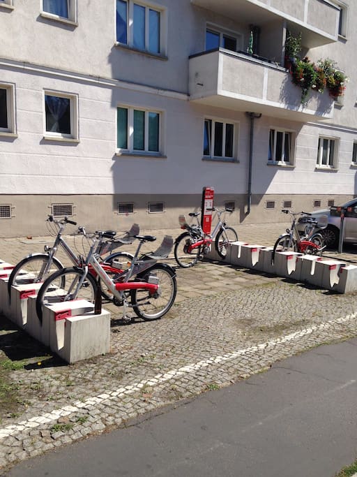 The Call-A-Bike rental station is just around the corner.