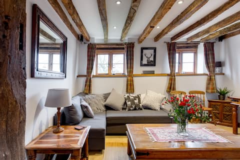 Popular Airbnb listing: Cosy, Rustic 17th Century Country Barn. in Tandridge