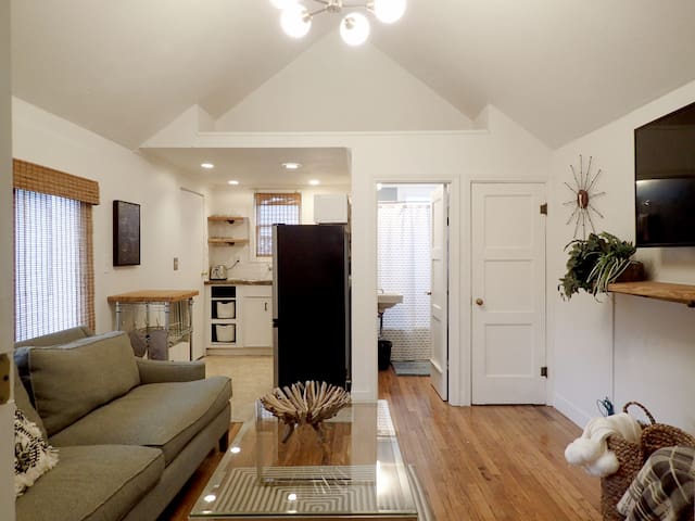 Madison Cottage - Super Cute & Private