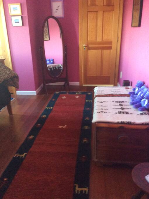 Your bedroom // Votre chambre