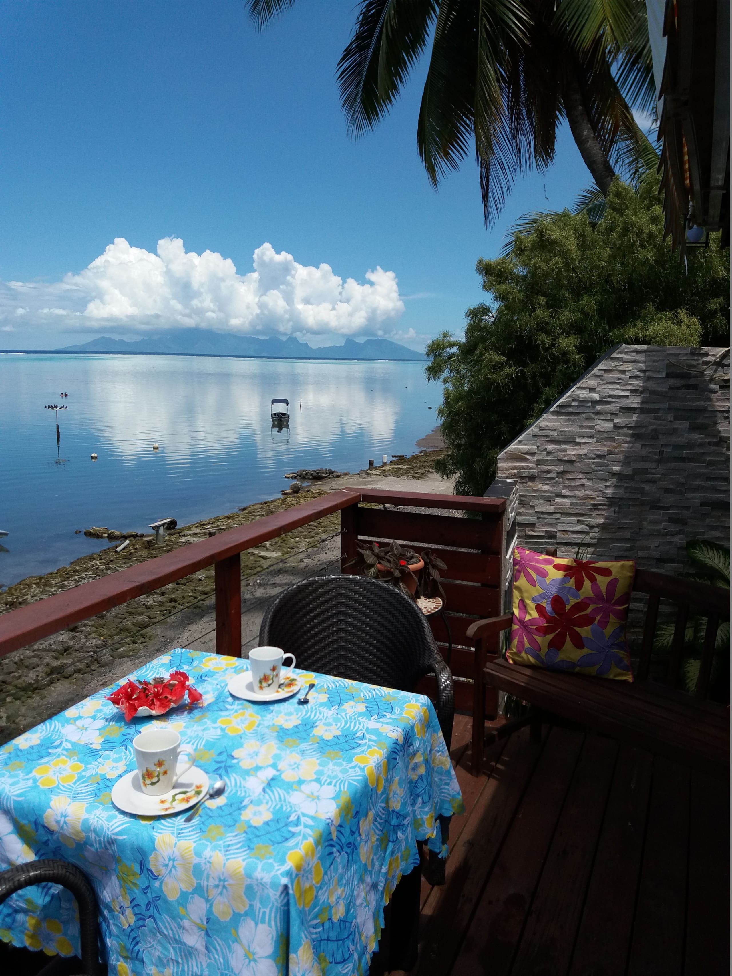Deck du fare avec vue vers Moorea