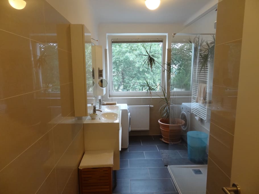 Badezimmer - Bathroom