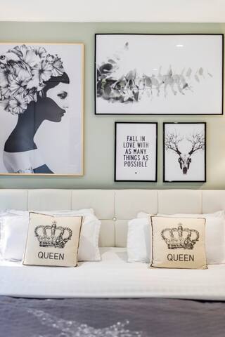 WEST-END Fashion Designer Sensational Family Home gallery image 2