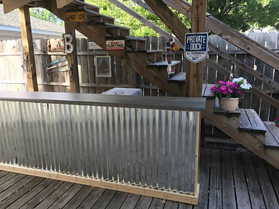 Outdoor casual bar/space