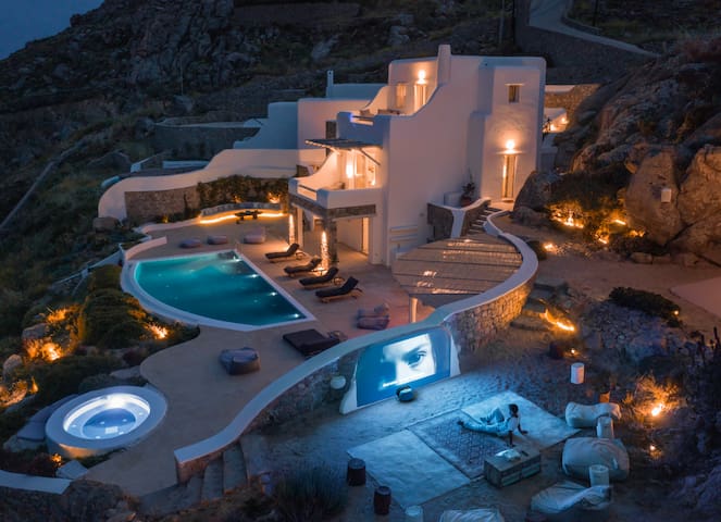 Stunning Villa, INSANE Views, disco, Hotub, Cinema