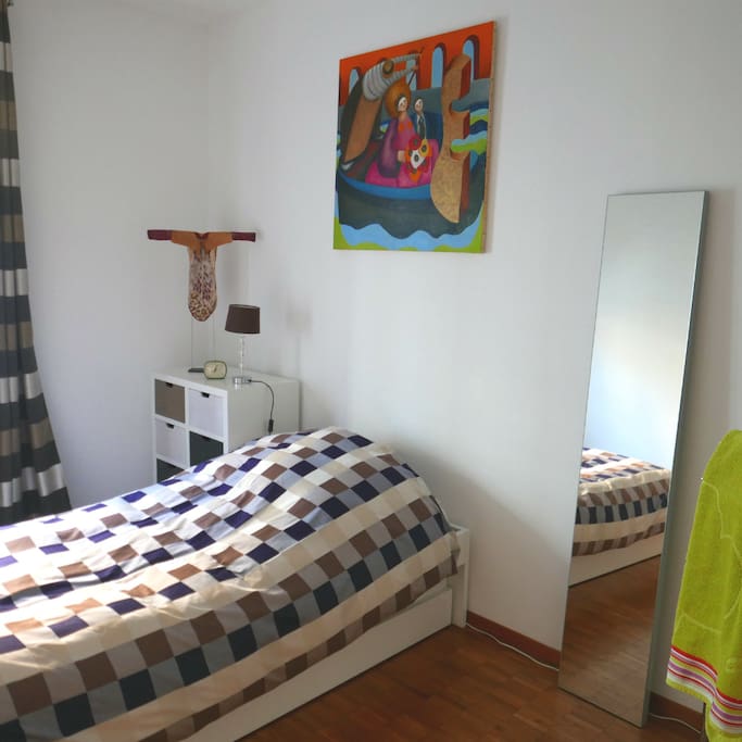 La chambre avec le lit-gigogne.