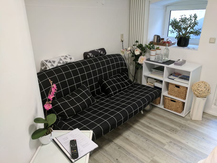 Gästeraum mit Aufbettung (Einzel- und/oder Kinderbett) möglich, Zugang zur Terrasse und Schlafzimmer