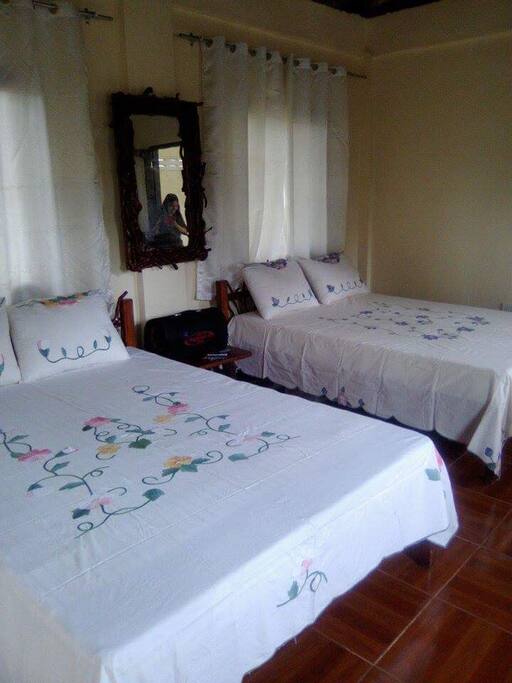 2 queen size bed.