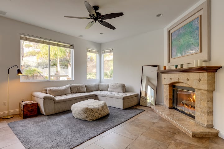 საოჯახო ოთახი გაზის ბუხრით