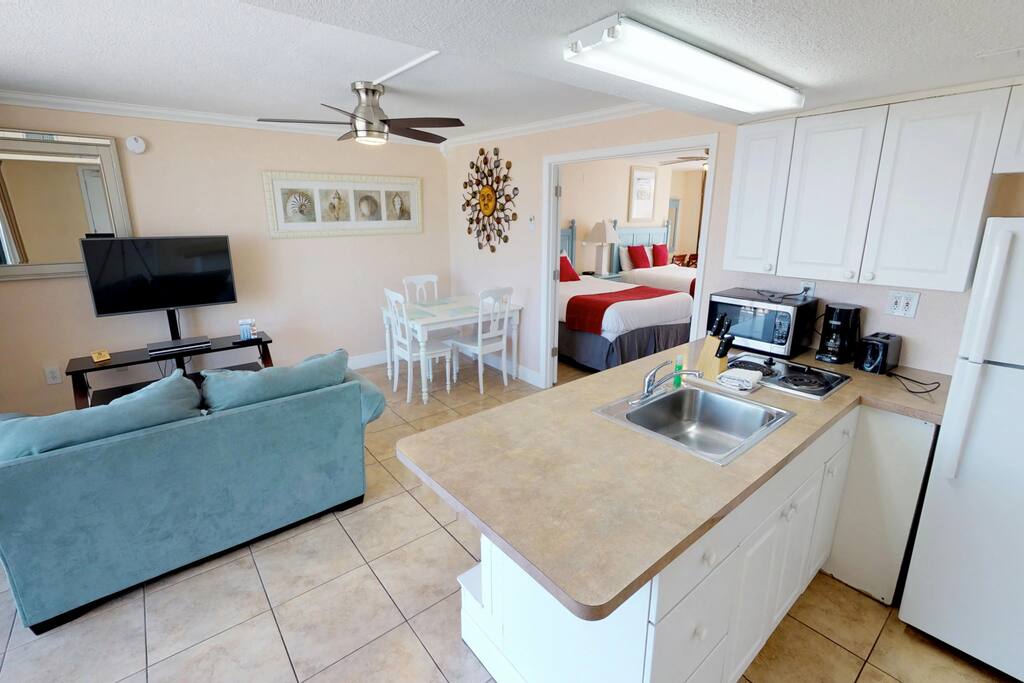 Living Area, Kitchenette
