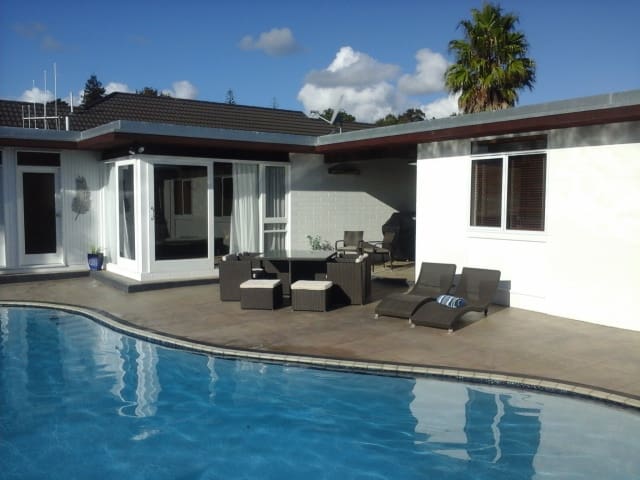 B&B East Wing - Private & Tranquil Luxury
