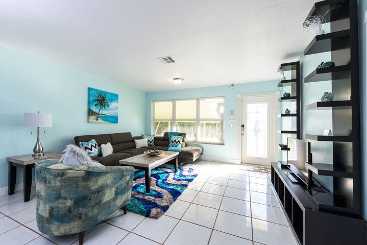 Large Pool Villa 5Br/3 bth sleeps 16+/BEACH/BBQ gallery image 4