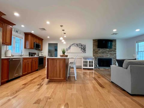 Popular Airbnb listing: Charming Cape ~ close to Downtown/Pier/Beach in Chatham