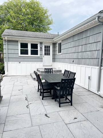 Portsmouth / Newport House, 1 mile from beach gallery image 3