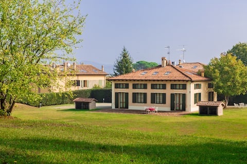 Villa Dependance Quercia with Pool Access