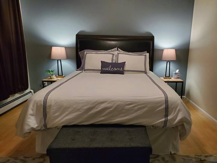When you are ready to turn in, you'll fall asleep quickly on our queen-size bed with top shelf mattress, sheets and comforter. 