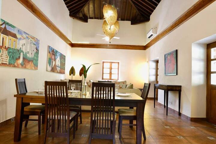 Dining area image 2