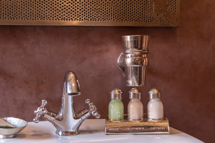 Luxusné toaletné potreby ( Les Sens de Marrakech ) sú poskytované bezplatne.