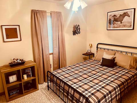 Trailhouse close to trail.