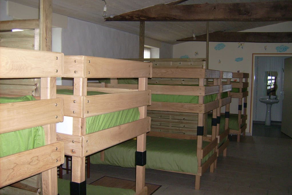 Deux dortoirs de 12 lits chacun