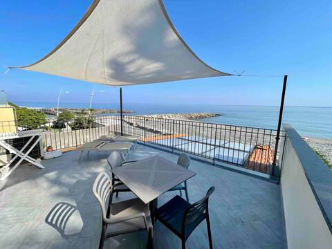 Chéry - The charming terrace overlooking the sea