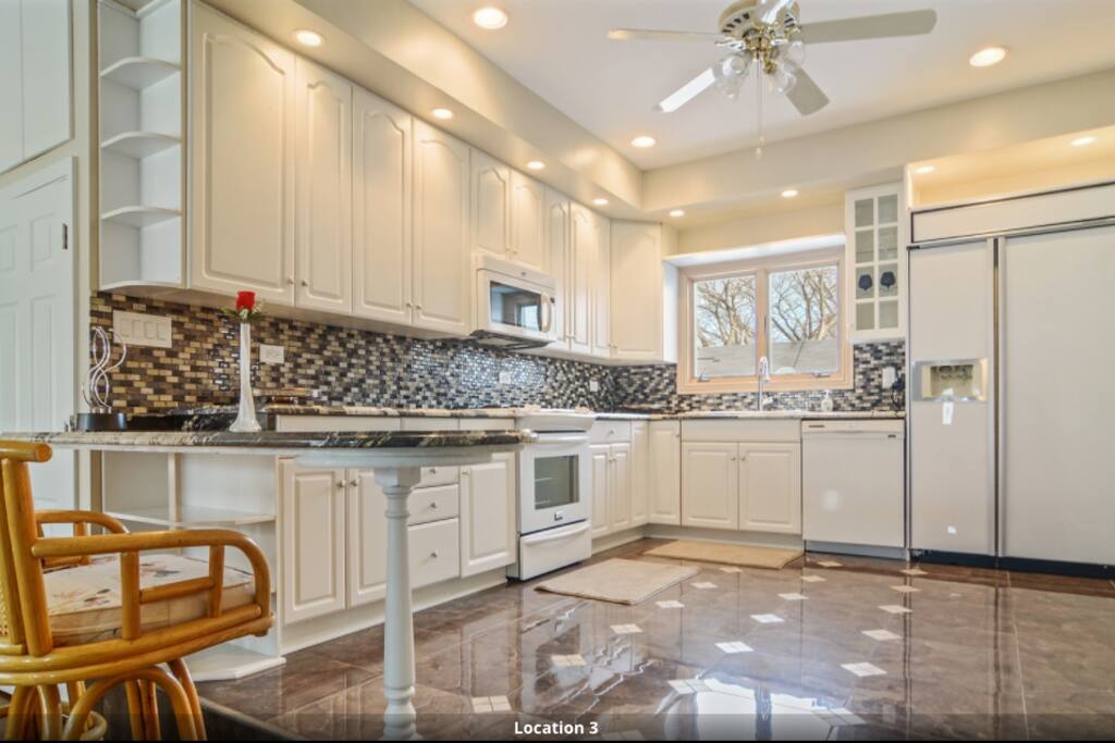 new remodeled ultra lux huge kitchen with built in fridge