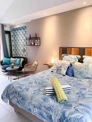 Entire home with Studio bedrooms in Reunion Island - Cocon de charme + Jacuzzi à 50m du Bord de mer