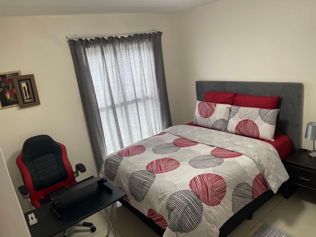 יש מקום לאורחים 