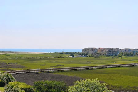 Grand Views! Beautiful, Renovated, Walk to Beach!