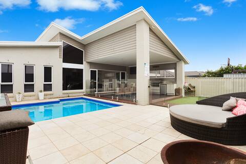Complete luxury seaside home with private pool