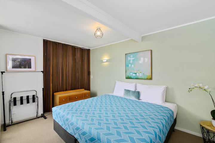 חדר שינה תחתון - מיטת קינג סייז מפוצלת (חדר 3)