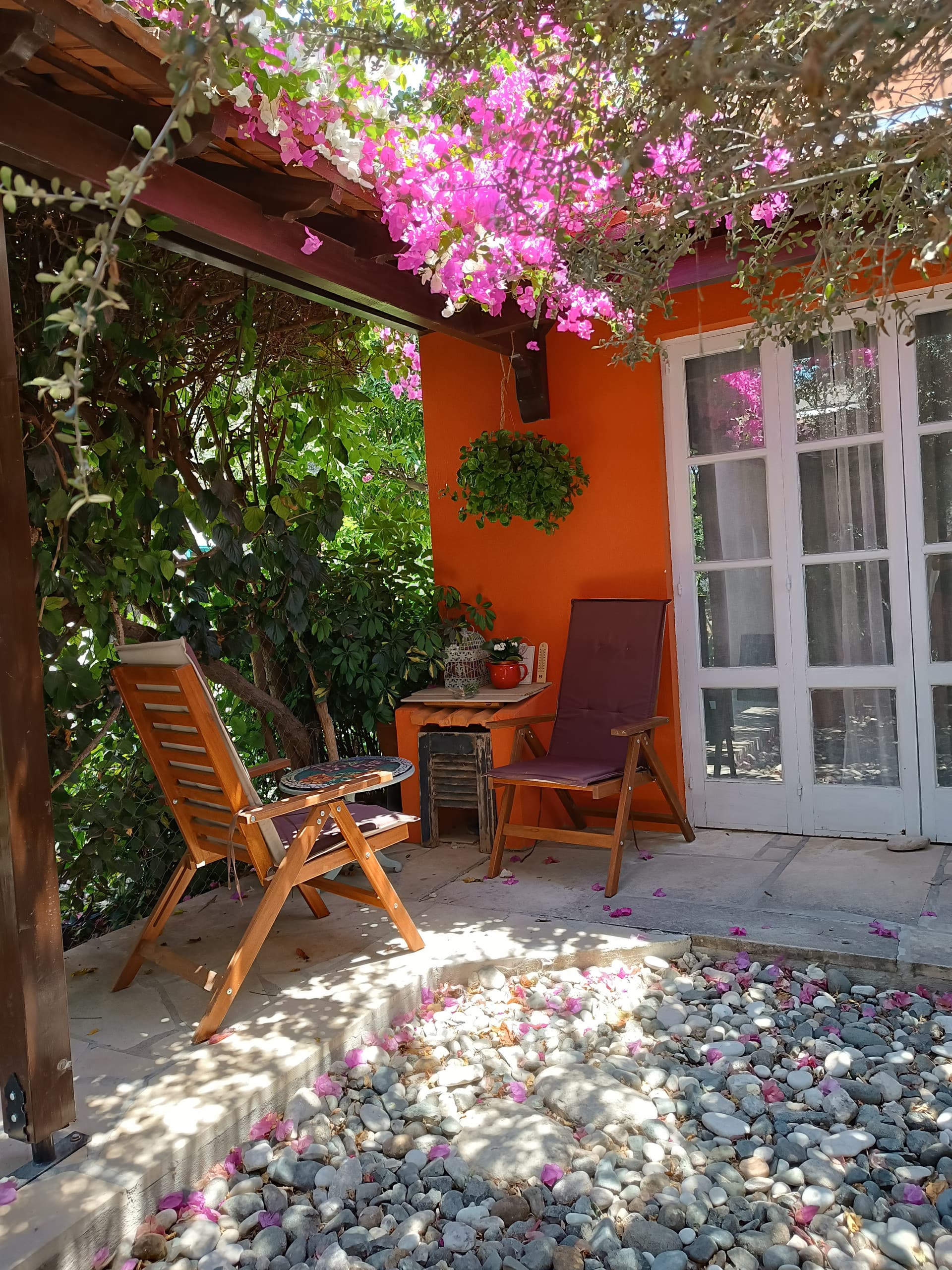 Garden gate peaceful guest house near the beach