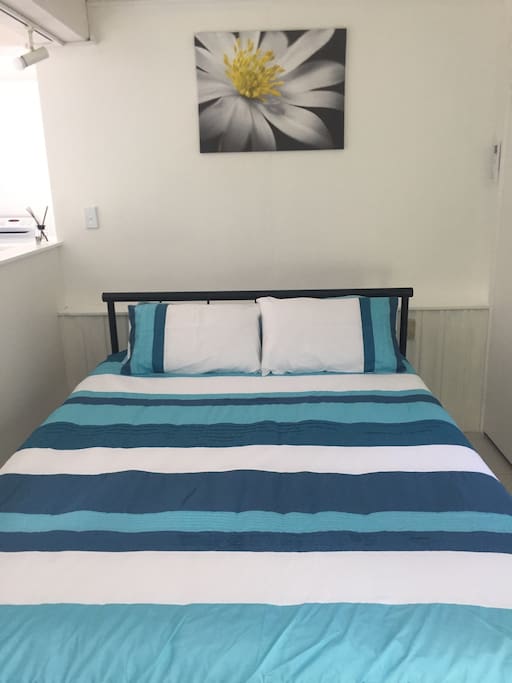Queen size bed